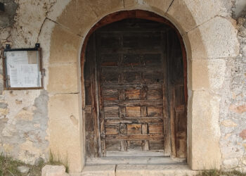 Puerta de entrada a la ermita de San Gregorio, en Orejana de Orejanilla.