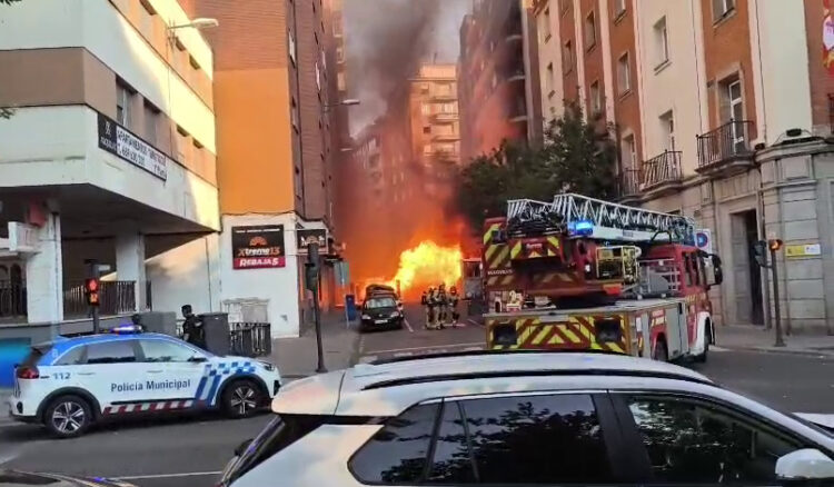 Dos heridos en una explosión de gas en el centro de Zamora 1 Se estaban realizando unas obras de la red frío-calor pero se desconocen aún las causas de la detonación. / Rafael Oñate