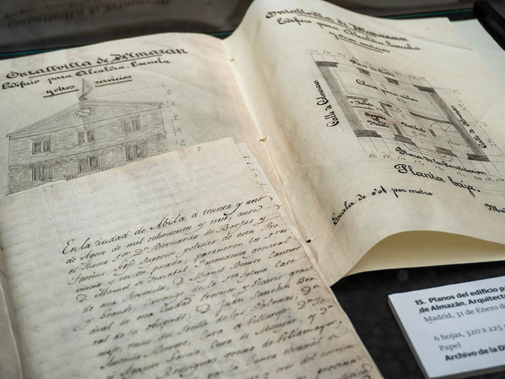 Más de una veintena de documentos acreditan el paso ‘Del arca a la nube’ 2 Presentación de la muestra ‘Del arca a la nube’, en el Patio del Palacio Provincial.