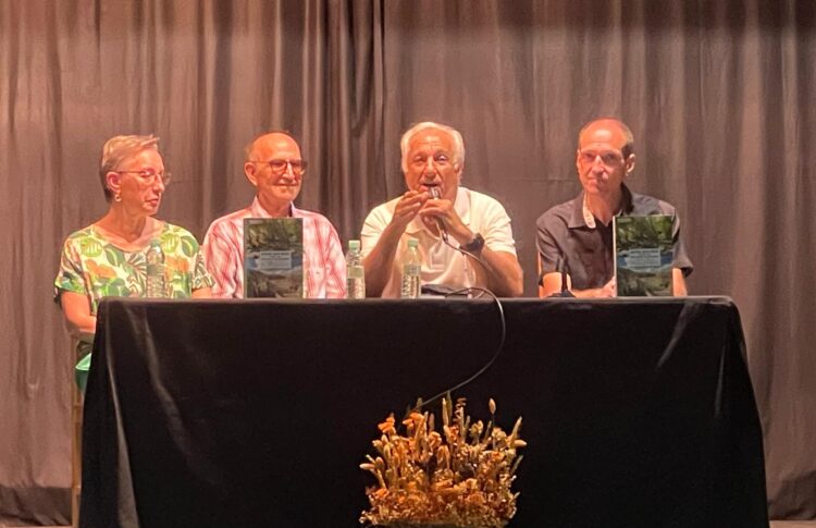 Miguel Ángel Serrano presenta su libro ‘Entre dos ríos’ en Fuentepelayo 1 Acto de pesentacion del libro en Fuentepelayo / JUAN CRUZ SERRANO