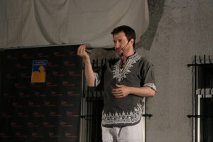 Los narradores utilizaban la expresión corporal y técnicas escénicas o bien contaban las historias con precisión y ritmo.