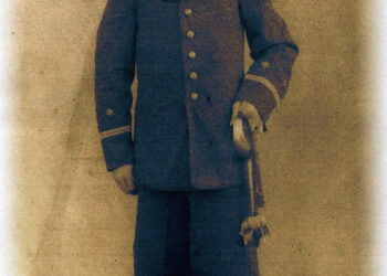 Florencio Cuesta Vicente con el uniforme de teniente primero de infantería, en 1898 (archivo familiar).