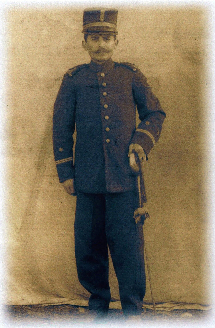 El teniente Florencio Cuesta Vicente: El Cascorro del Carracillo 1 Florencio Cuesta Vicente con el uniforme de teniente primero de infantería, en 1898 (archivo familiar).