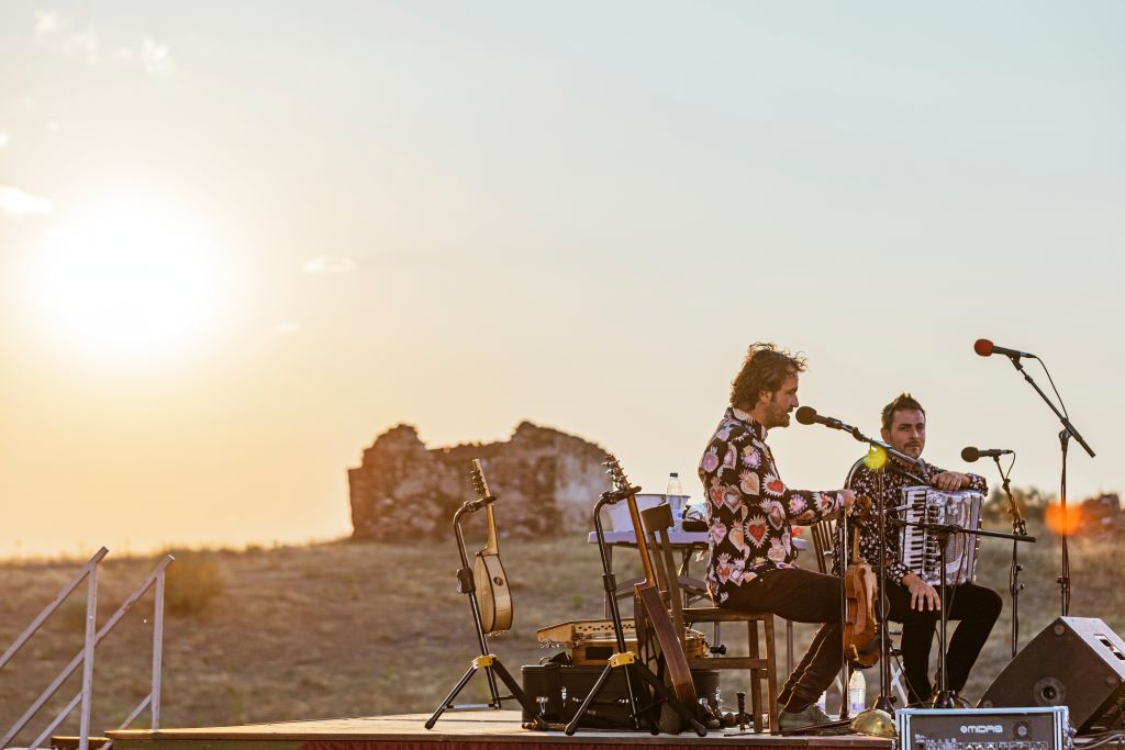 Lleno absoluto para ver al dúo Fetén Fetén 2 Fetén Fetén durante su concierto. / NACHO VALVERDE