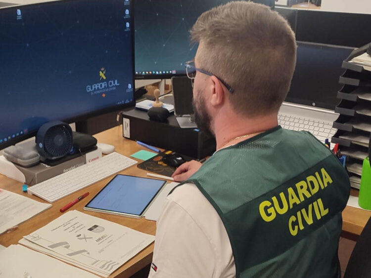 Detenida en Valencia por estafar más de 8.700 euros a una empresa segoviana 1 Investigación de la Guardia Civil. / GUARDIA CIVIL