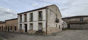 Puebla de Pedraza cuenta actualmente con 50 habitantes.