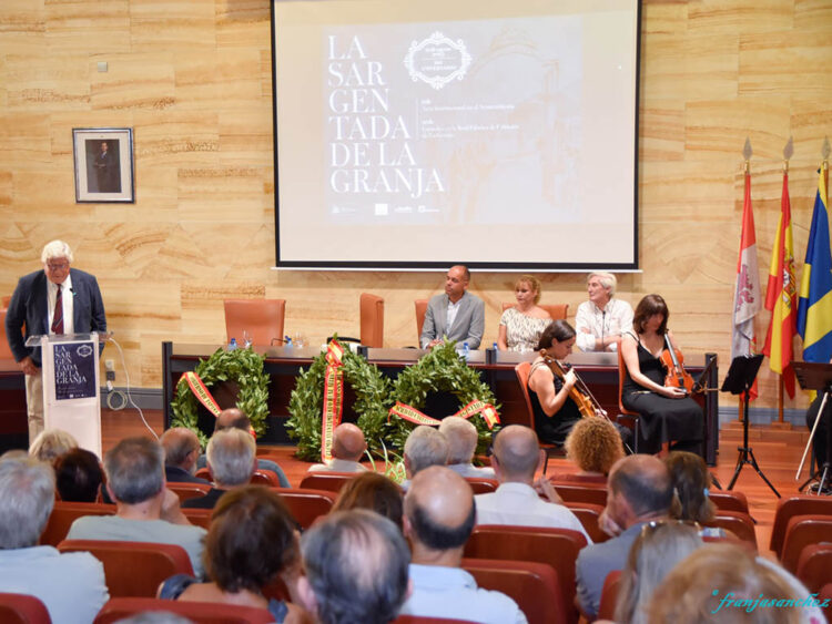 Los vecinos de San Ildefonso conmemoran 'La Sargentada' de 1836 1 Acto institucional de La Sargentada de La Granja. / FRANCISCO JAVIER SÁNCHEZ VIRAZ