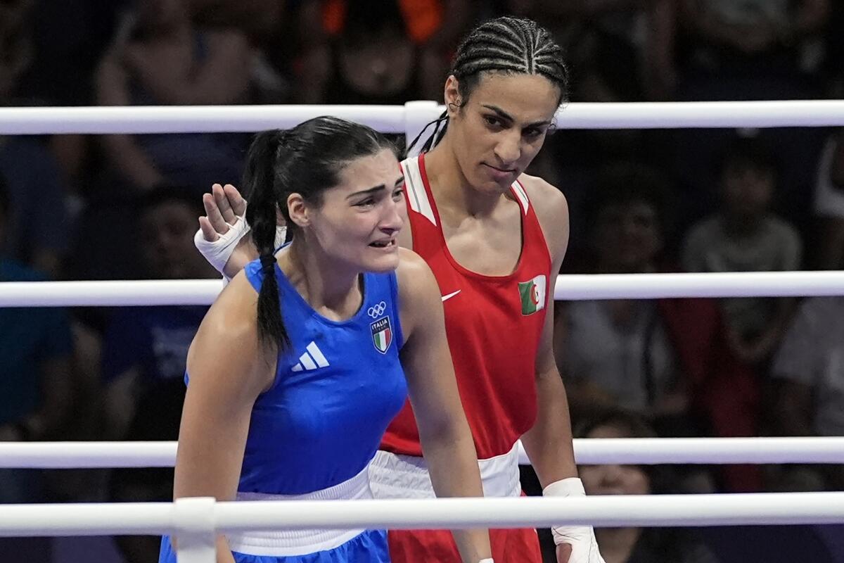 DECISIÓN QUE MARCA UN HITO 2 La boxeadora argelina Imane Khelif con la italiana Angela Carini.