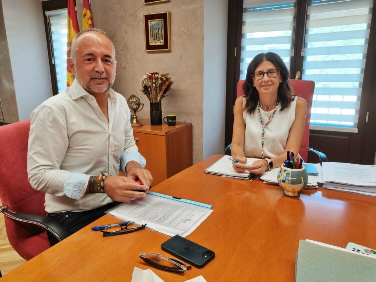 La Junta y el Ayuntamiento de Carrascal del Río planifican mejoras en la gestión de los recursos naturales 1 Instante de la reunión para abordar la gestión de los recursos naturales / JCYL