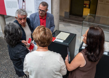 Presentación de la muestra ‘Del arca a la nube’, en el Patio del Palacio Provincial. / HÉCTOR CRIADO