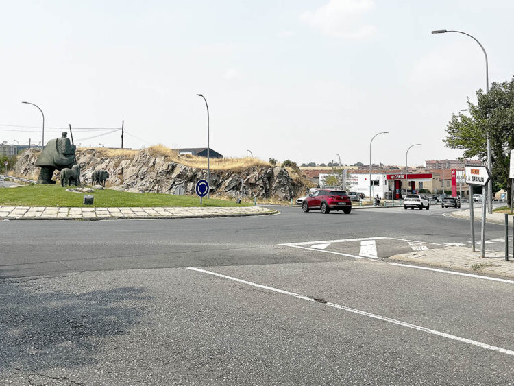 Nuevo paso para el vial entre la rotonda del Pastor y la del paseo Campos de Castilla 1 Rotonda del Pastor. / HÉCTOR CRIADO