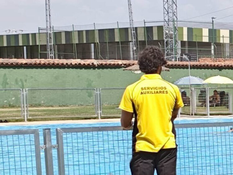 Refuerzo de seguridad en la piscina de La Albuera 1 Seguridad en la piscina de La Albuera. / AYUNTAMIENTO DE SEGOVIA