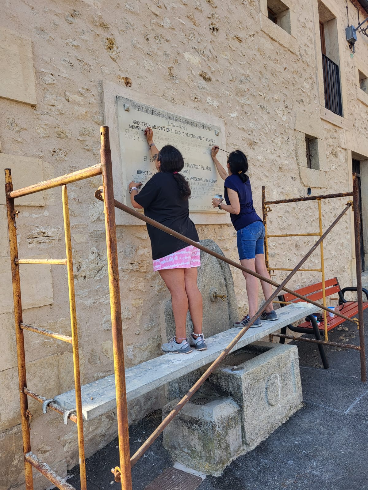 Los vecinos de Sigueruelo se unen en la tradicional hacendera para mantener su patrimonio 2 Los vecinos de Sigueruelo trabajan para mantener su patrimonio / ASOCIACIÓN DE VECINOS DE SIGUERUELO
