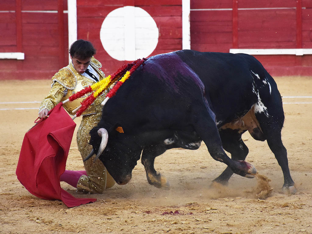 Tomás González, de rodillas. / A.M.