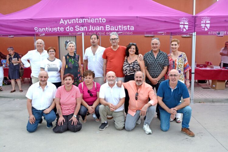 Las palabras y las letras como nexo de unión en Santiuste de San Juan Bautista 1 Escritores y escritoras participantes en la jornada literaria.