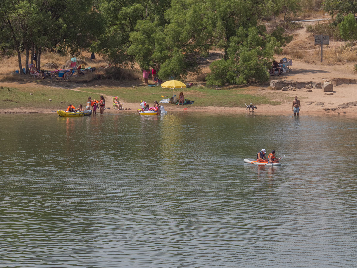 La Consejería de Sanidad realizó 589 inspecciones en piscinas de la provincia de Segovia 2 Por sus características naturales el embalse del Pontón Alto es un lugar de riesgo para actividades en el agua.