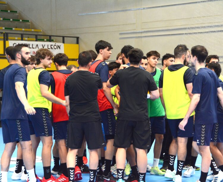 La plantilla navera durante su primera sesión de pretemporada./AMADOR MARUGÁN