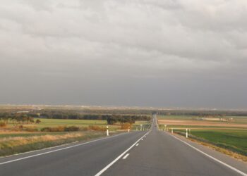 La carretera CL-605 es una de las intervenidas por la Diputación de Segovia. / NEREA LLORENTE