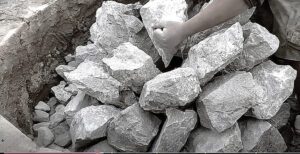 Bóveda de un horno siendo cerrada.