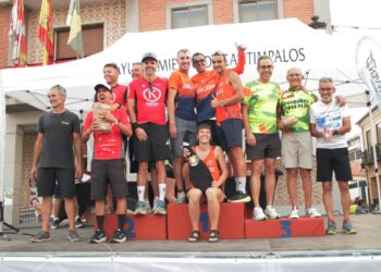 Entrega de premios a los ganadores con Félix Matarranz, organizador de la prueba/L.M