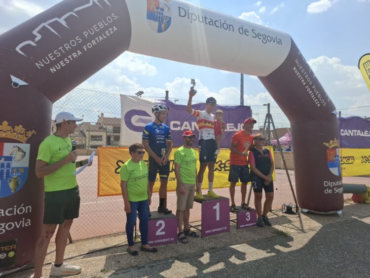Ganadores absolutos en la prueba masculina de la XI Mountain Bike de Cabezuela./AYTO. CABEZUELA