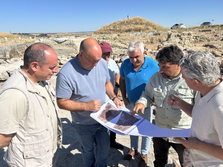 La Diputación estima que las obras del proyecto de musealización en Confloenta culminen en febrero de 2026 1 Visita a las obras para el proyecto de musealización en Confloenta / DIPUTACIÓN