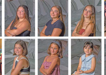 De izquierda a derecha, la Reina de 2025, Esther García, de la peña El Tembleke; 1 Dama, Carmen Lucía Monterrubio, de la peña El Tembleke; 2 Dama, Gimena Rodríguez, de la peña Ninfas; Reina de la Asociación Taurina, Claudia Montero, de la peña Ninfas; Dama, Julieta Heras, de la peña Dantaño; Dama, Paz Aguirre, de la peña La Berza; Damas infantiles, Valeria González, de la peña Coco Loco; Ana Negri, de la peña Yumalay;  Enma Marina, de la peña Harlem; Chloe Vaquero de la peña la Legaña.