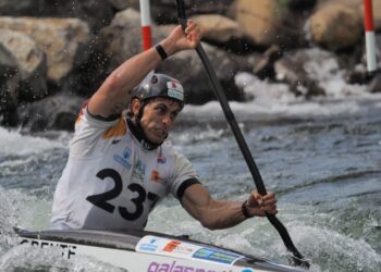 Últimas paladas de David Llorente antes de conquistar Sabero./MARIANO GONZÁLEZ