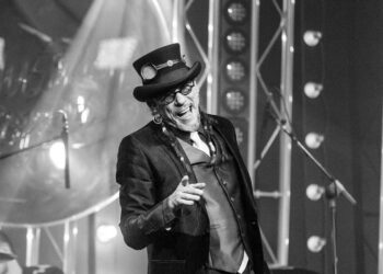 El Drogas, durante una actuación. / ELDROGAS.COM - FRAN ORTÍZ