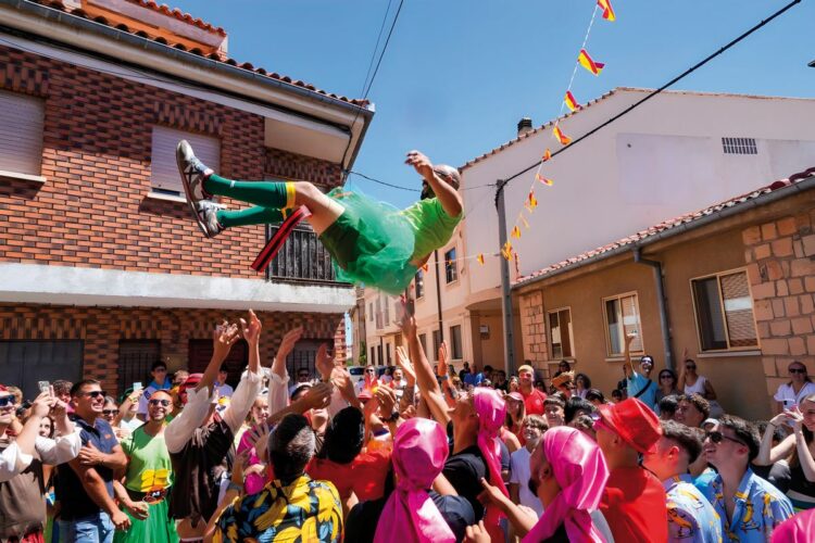 Ocho días de fiesta sin freno en La Lastrilla 1 Más de uno verá las fiestas desde una perspectiva diferente.