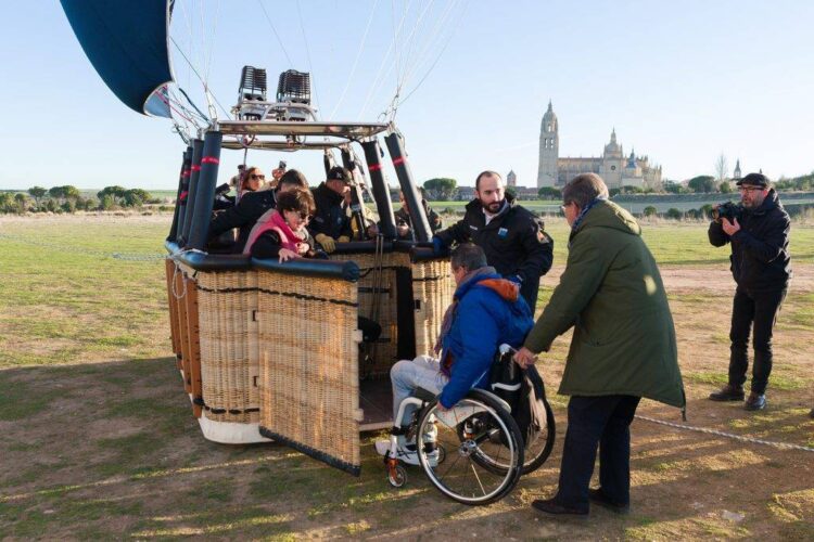 Es posible hacer viajes en globo accesibles a personas en silla de ruedas. /AYUNTAMIENTO DE SEGOVIA