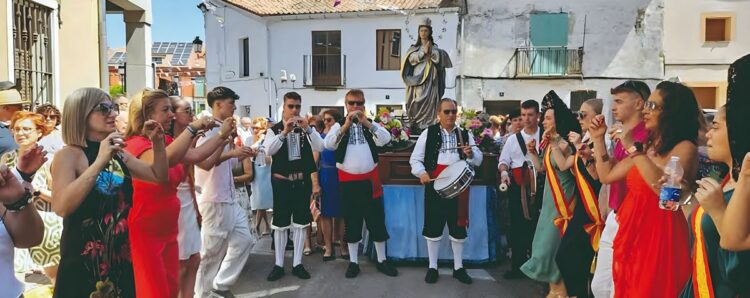 Jotas y bailes en honor a la Inmaculada Concepción. / EA