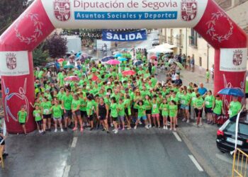 Participantes toman la salida en Matabuena en una edición pasada./E.A