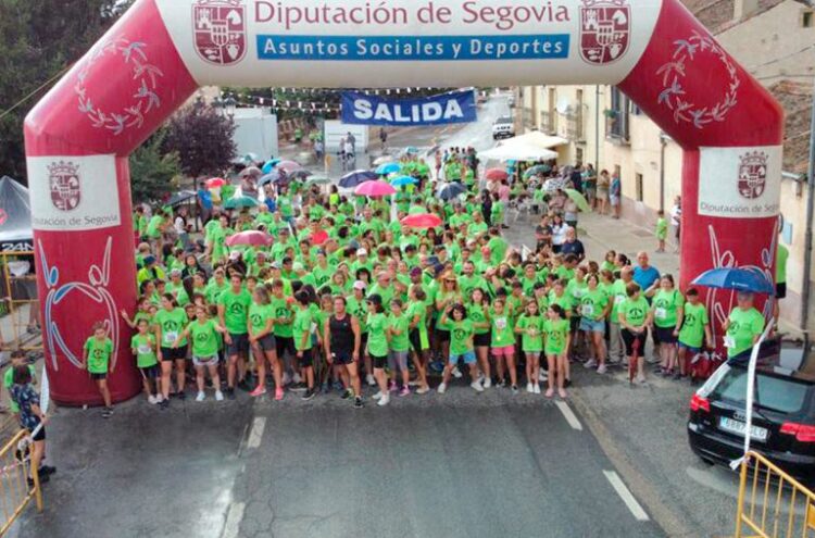 Participantes toman la salida en Matabuena en una edición pasada./E.A