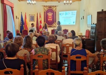 Instante de la charla celebrada en Martín Muñoz de las Posadas / UVA