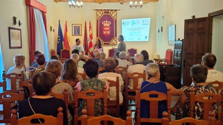 El proyecto 'One Health' llega a Martín Muñoz de las Posadas 1 Instante de la charla celebrada en Martín Muñoz de las Posadas / UVA