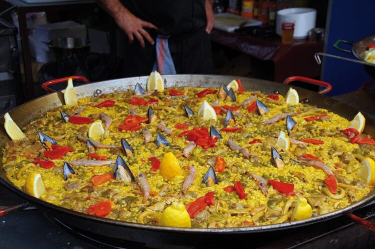 Pistas para no perderse ningún avituallamiento 1 La paellada popular es uno de los momentos gastronómicos de las fiestas.