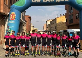 La comitiva del club segoviano durante su participación en la cita./CD SEGOVIA PATINA