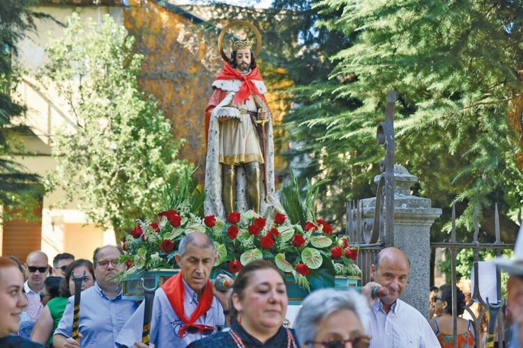 San Luis es sacado en procesión el lunes 25 de agosto.