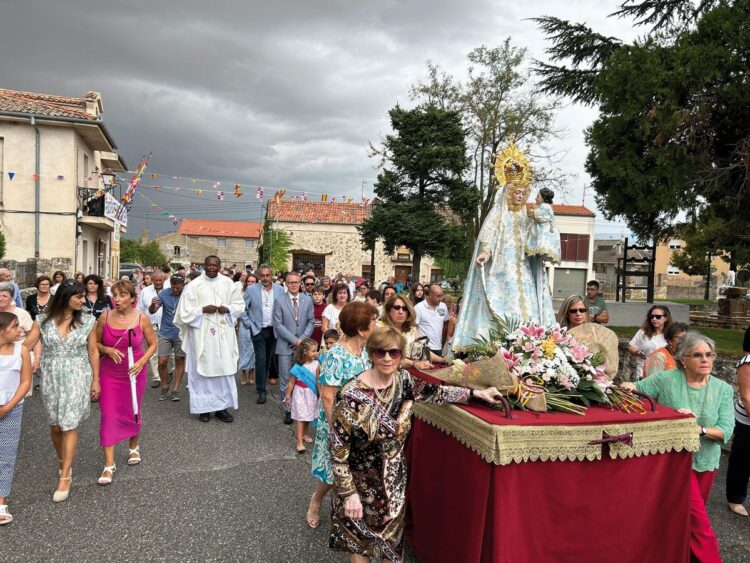 La procesión de Nuestra Señora La Virgen en las fiestas de 2024. / Ayuntamiento de Torrecaballeros