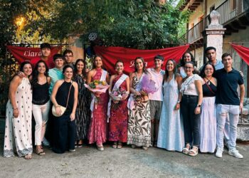 reinas y acompanantes