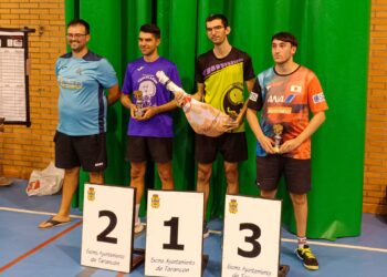 Daniel Sanz posa como ganador del torneo. /SEGHOS