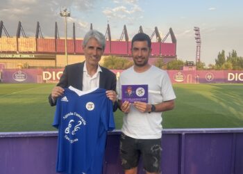 Un instante durante la firma del convenio./CD CUÉLLAR