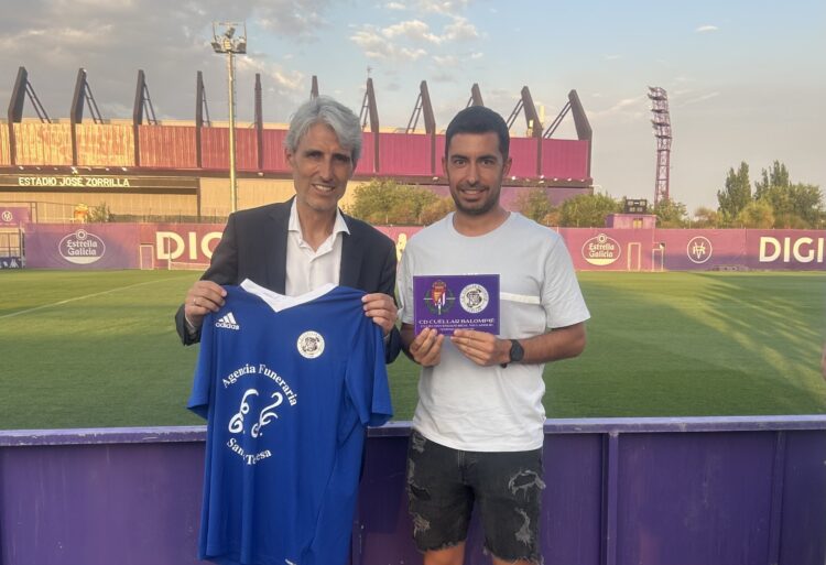 Un instante durante la firma del convenio./CD CUÉLLAR