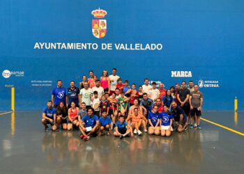 Foto de familia de los participantes durante la jornada./CP VALLELADO