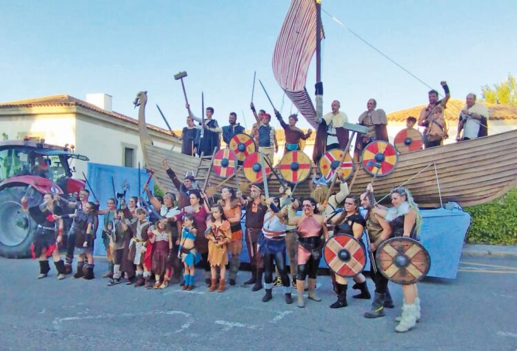 Te puedes encontrar cualquier cosa en Villacastín en las fiestas patronales. / EA