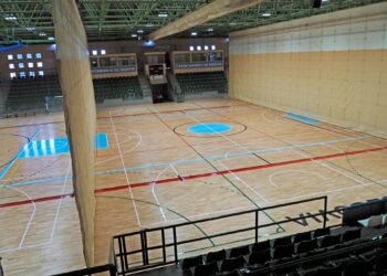 El pabellón Pedro Delgado, dividido en tres canchas de juego./ E.A.