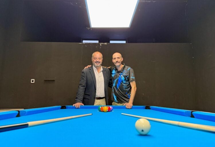 El concejal de Educación y Juventud, Sergio Calleja, junto a Luis Felipe García, de Segopool./ AYUNTAMIENTO