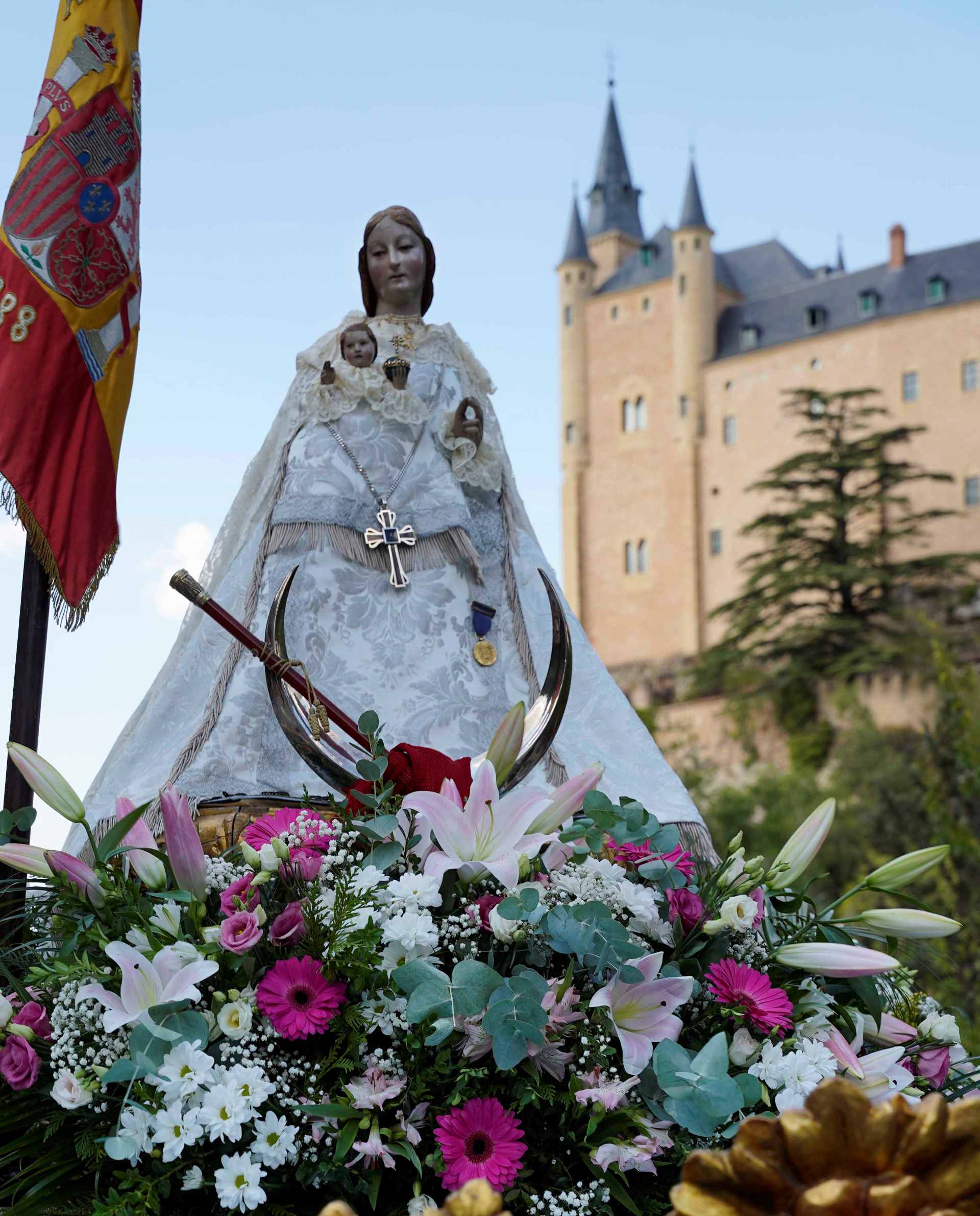 La Virgen de La Fuencisla descansa en la Catedral tras una subida pasada por agua 2 05 2w