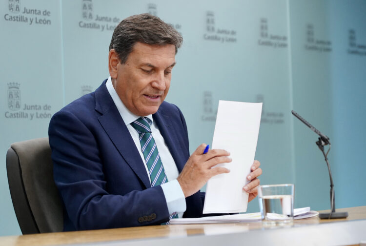 Nueve familias reciben 1,83 millones para reparar sus casas tras los incendios 1 El Portavoz de la Junta comparece en rueda de prensa tras el Consejo de Gobierno. / Leticia Pérez